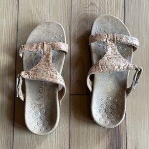 Vionic Orthaheel Technology Stylish Sandals